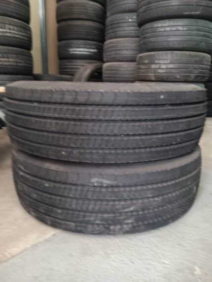 pneu en 265/70R19.5 La paire : 500€